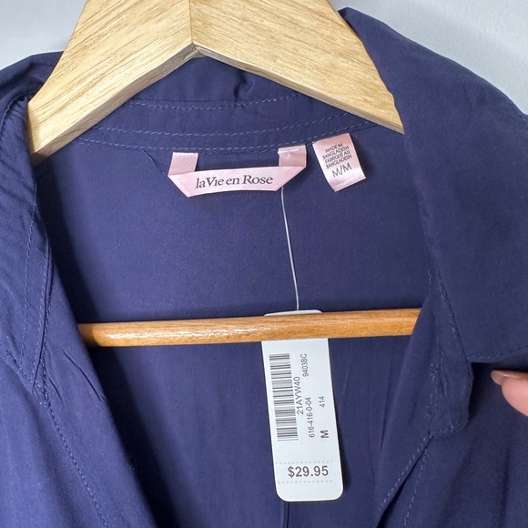 NEW! La Vie en Rose Blue Button Up Long Sleeve Ruffle Trim Top Size Medium - Picture 3 of 9
